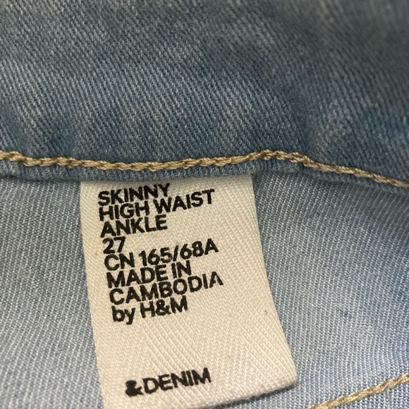 H&M Distressed Skinny 👖 Jeans! Size 27 - Picture 5 of 10